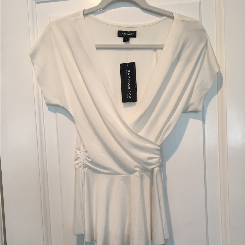 Beautiful white top -NWT